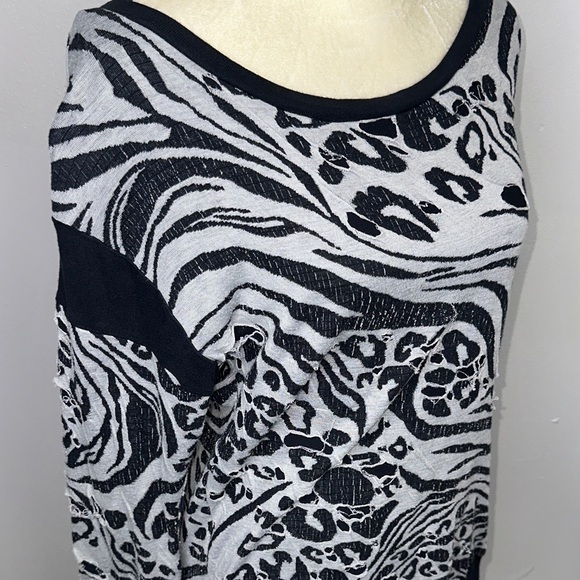 Fox Black and Gray Patterned Sweater - Picture 3 of 5